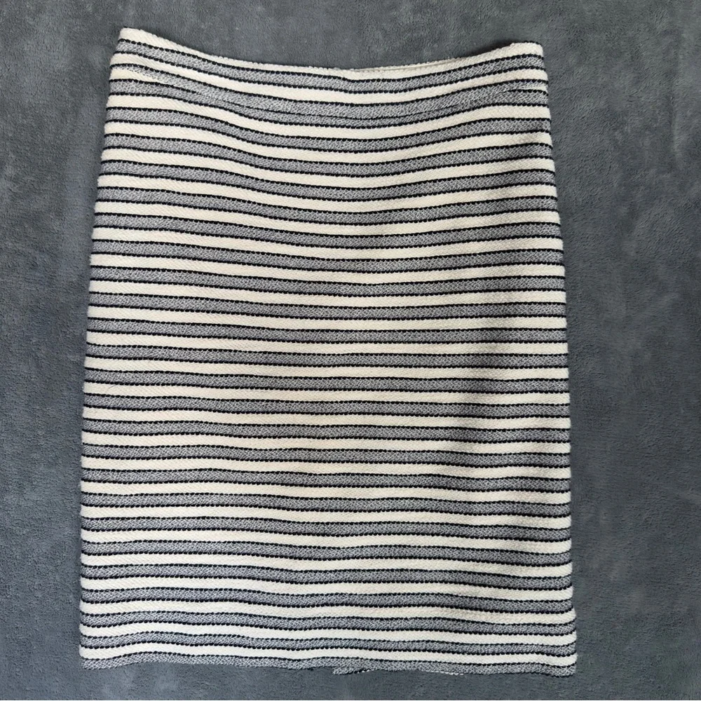 J. Crew Gray and White Striped Pencil Skirt size 4 small